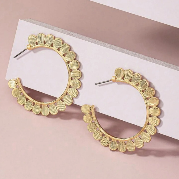 2/$30🌵 Gold Flower Petal Hoop Earrings Thick Bohemian Scalloped Edge Jewelry NEW - Picture 7 of 13